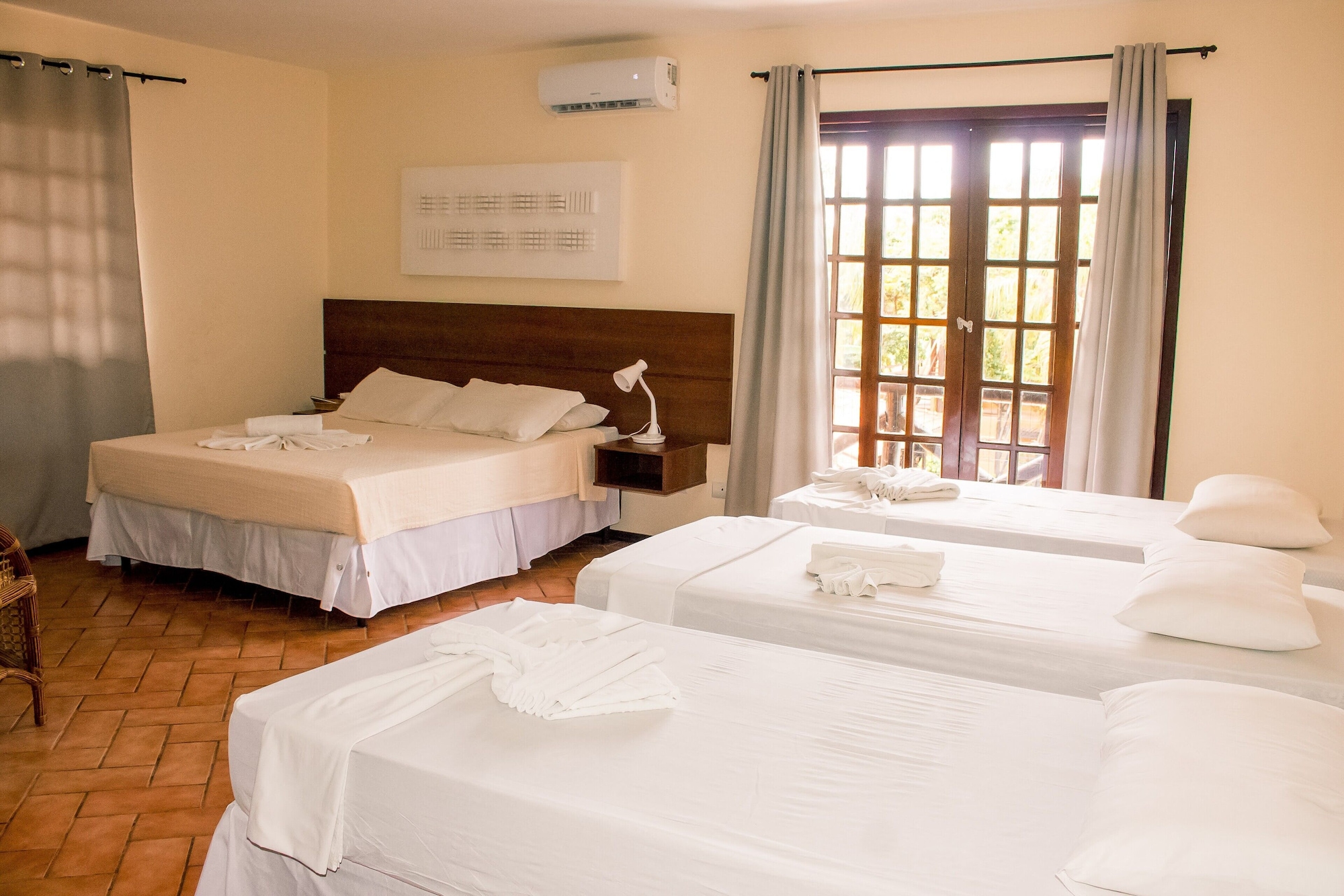 Sea, Luxury, Family, 1 Queen and 3 Single Beds