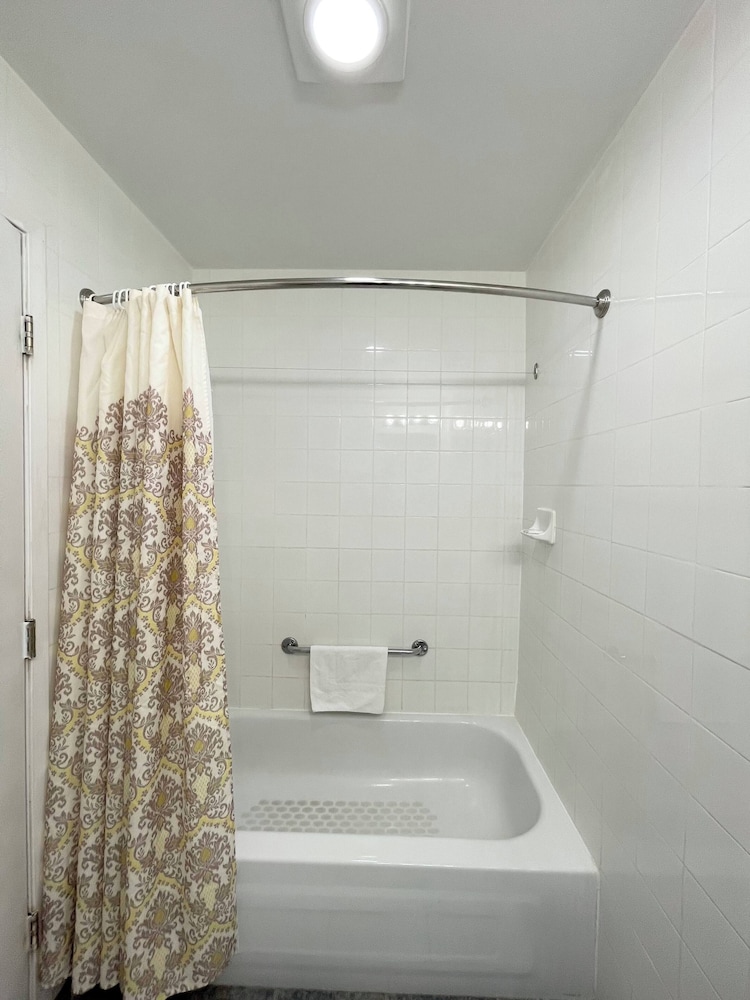 Thriftlodge By Wyndham Moncton 53/57