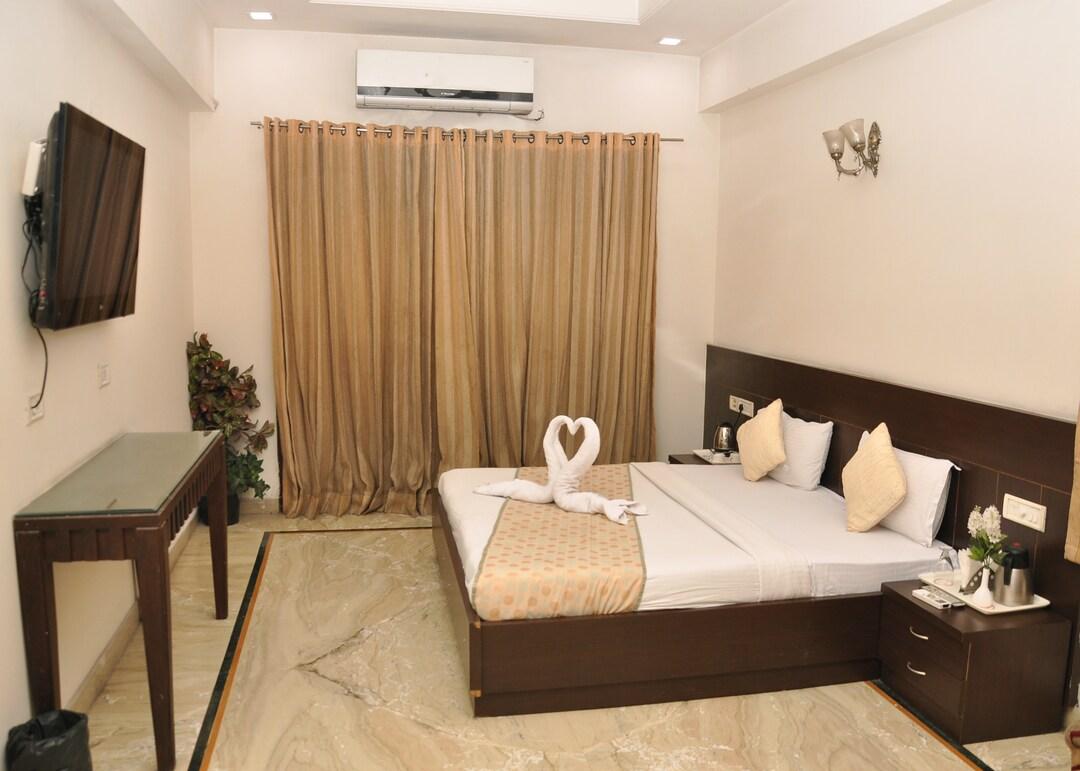 HOTEL 42 14/25