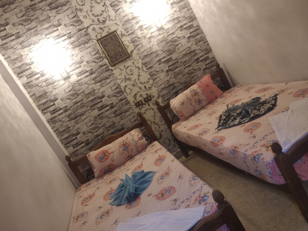 One Season Hostel 58/72