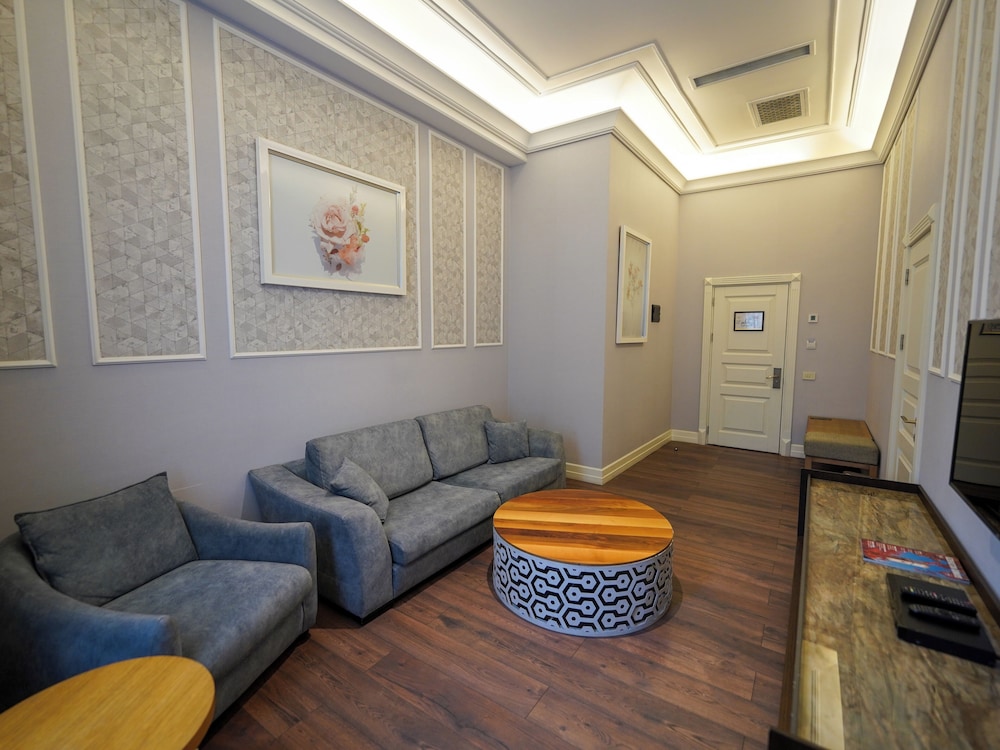 Promenade Hotel 28/50
