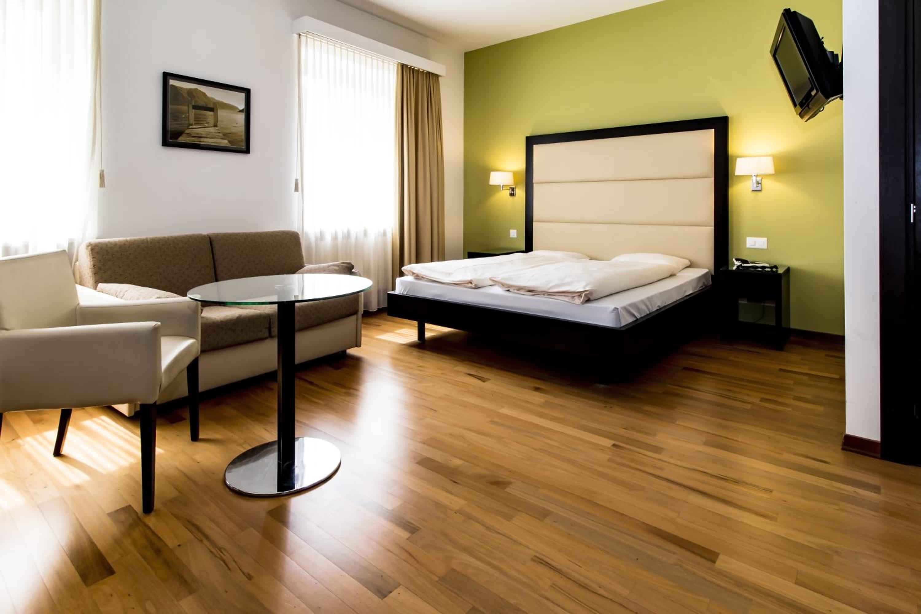 Enjoy 1313AG Hotel Touring 17/50