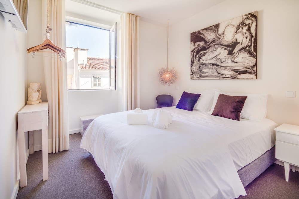 ROOM, DOUBLE BED