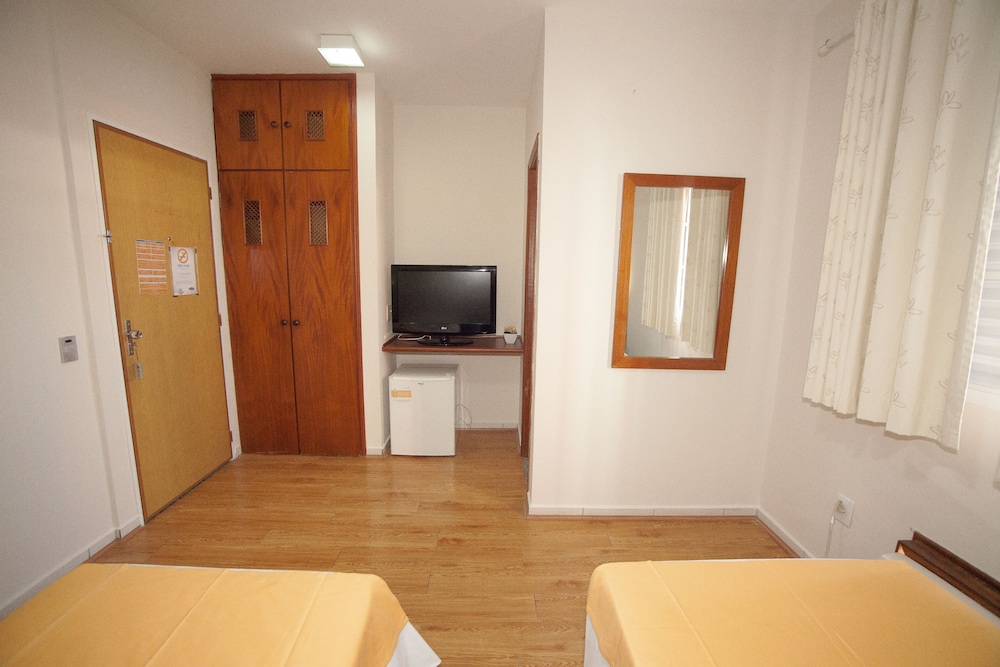 Laparos Hotel 20/24