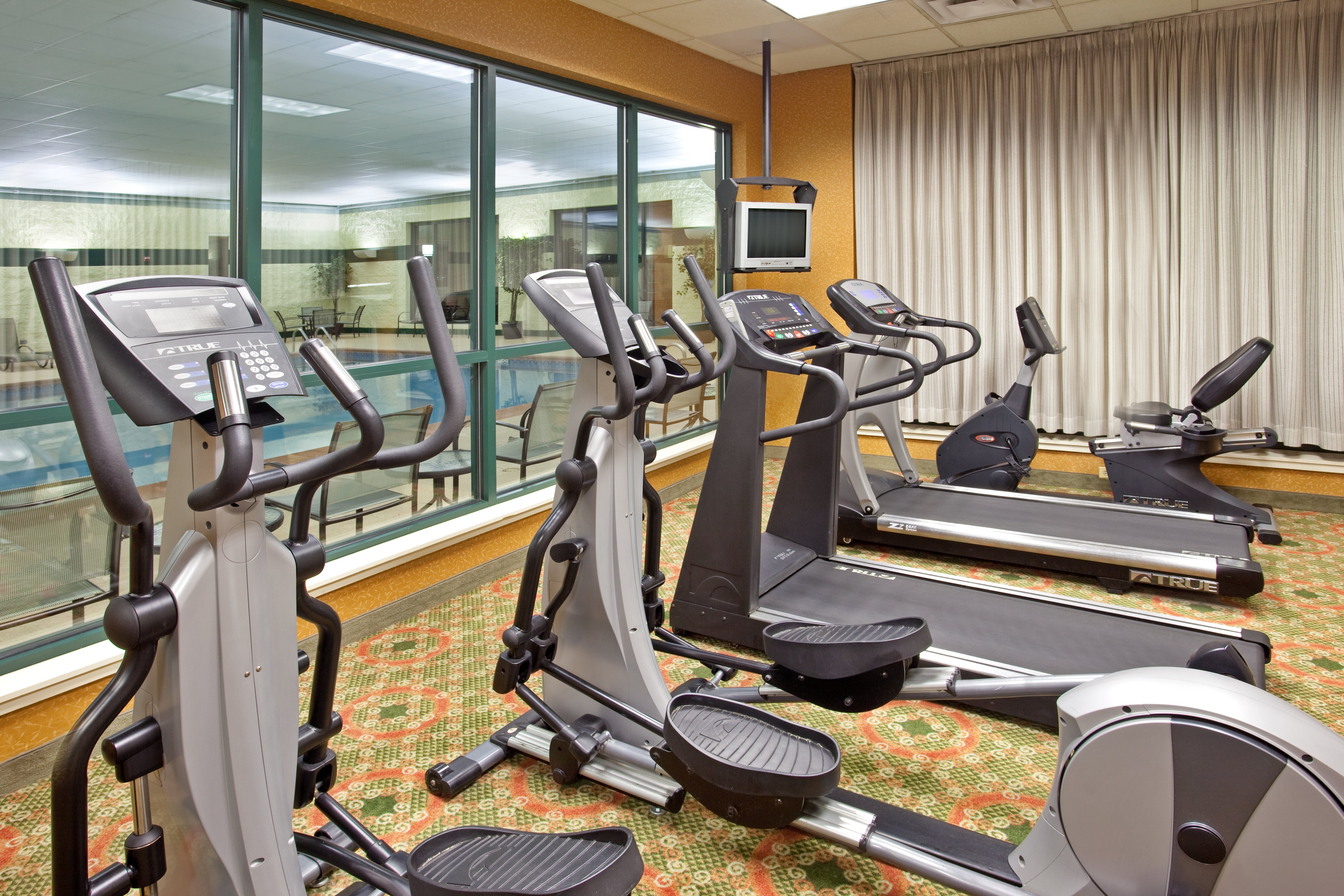 Holiday Inn Hotel Suites Bolingbrook 30/66