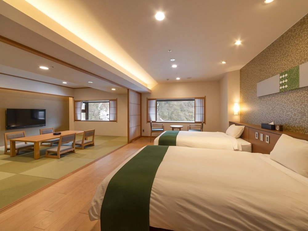 Japanese Western, Deluxe, Twin Beds, 4 Futon Beds, Riverside, Main Tower، Kurobe Unazukionsen Yamanoha (ex New Otani Unatsuki) 2/2