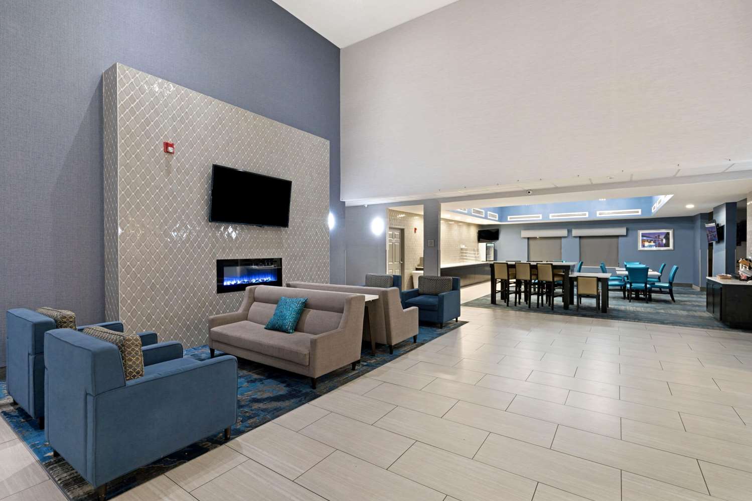 La Quinta Inn and Suites Phoenix I-10 West 24/50