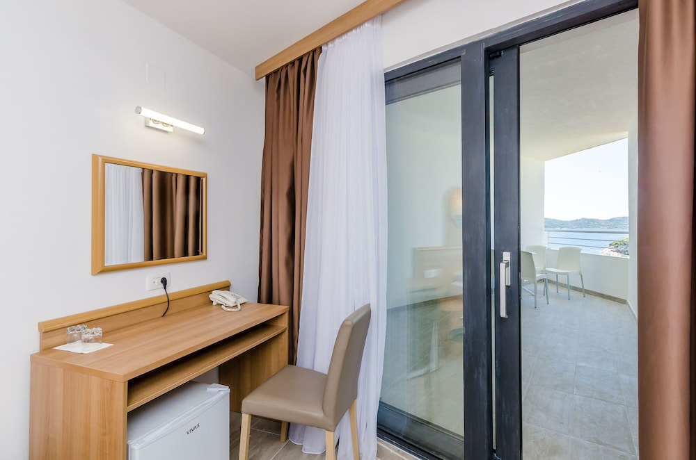 Villa Paradiso 2 17/37