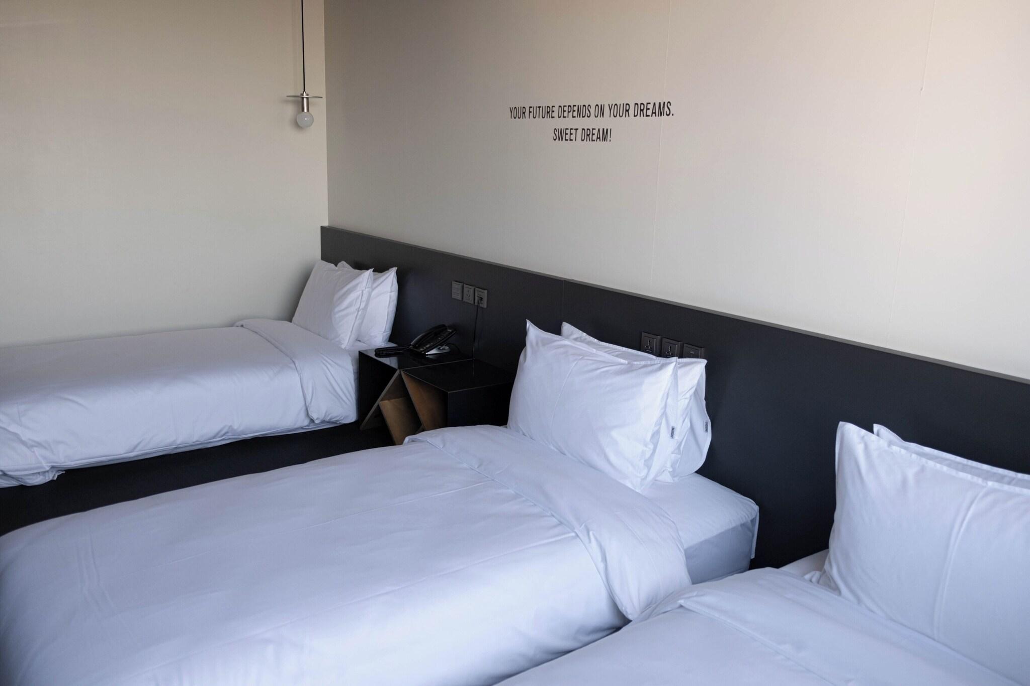 غرفة قياسية ثلاثية، Hotel Cappuccino 2/2