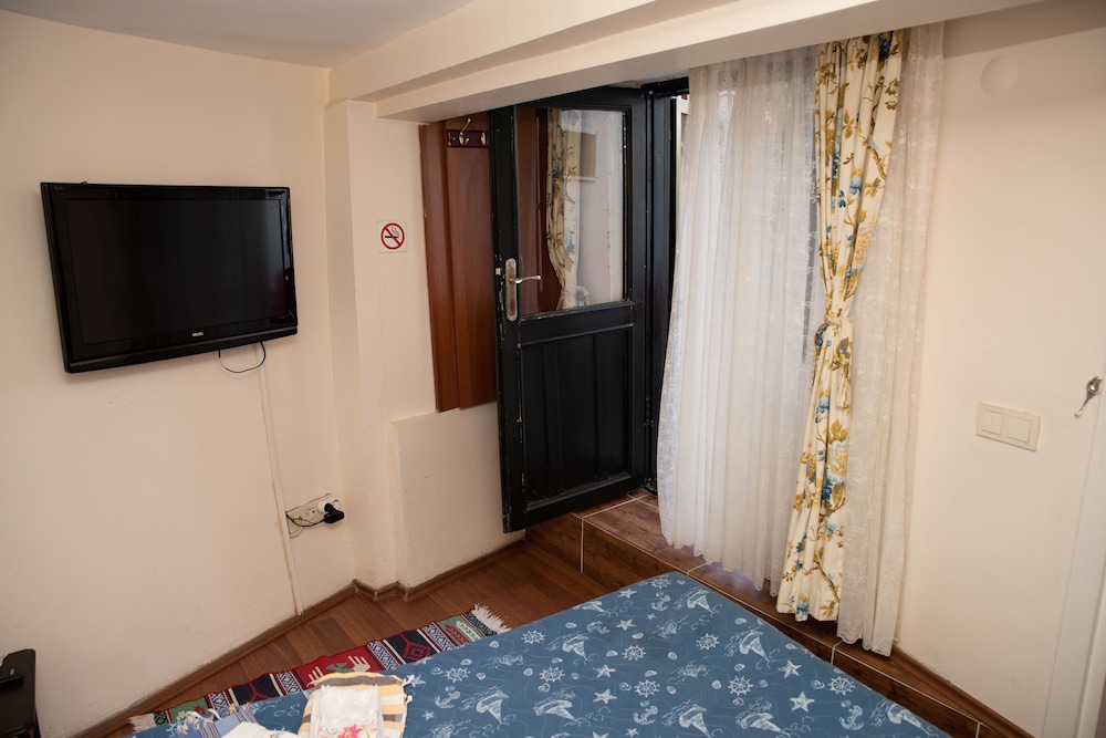 Orhan Kutbay'in Evi Turyolu Cafe Pansiyon 32/50