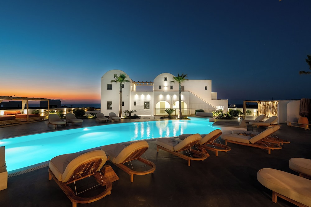 Amethyst Exclusive Suites Oia 2/72