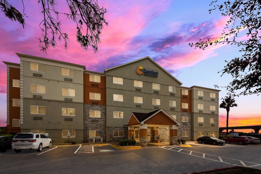 Comfort Inn & Suites Austin North Loop 3/46