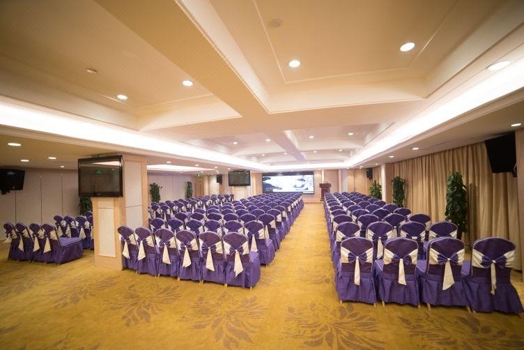 Vienna International Hotel (Xinyang Railway Station) 43/51