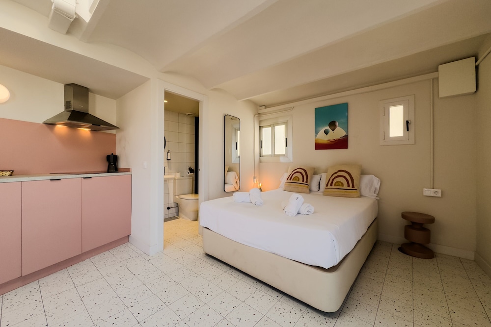 Studio, Double Bed, Sofa, Terrace, SmartR Barcelona Ramblas 3/4