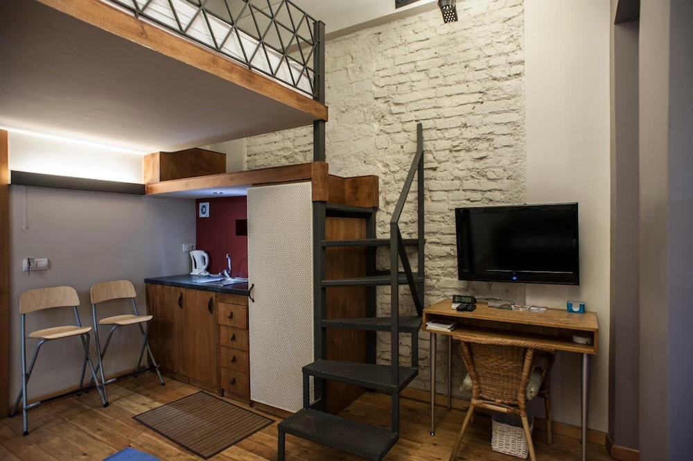 Peradays Hotel 39/48