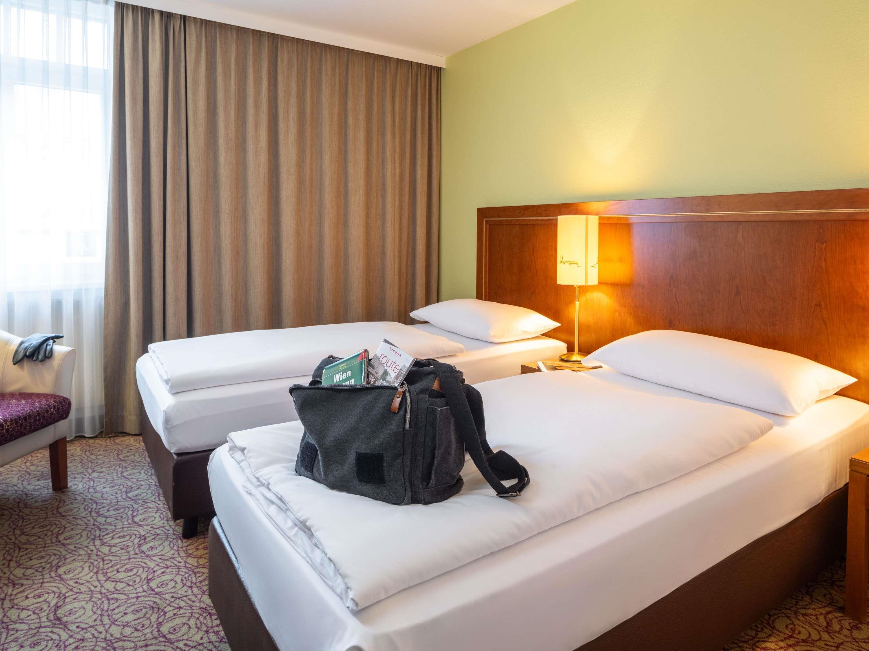 BUDGET, TWIN BEDS