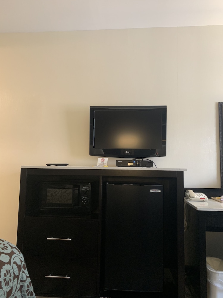 Days Inn By Wyndham Budd Lake 25/26