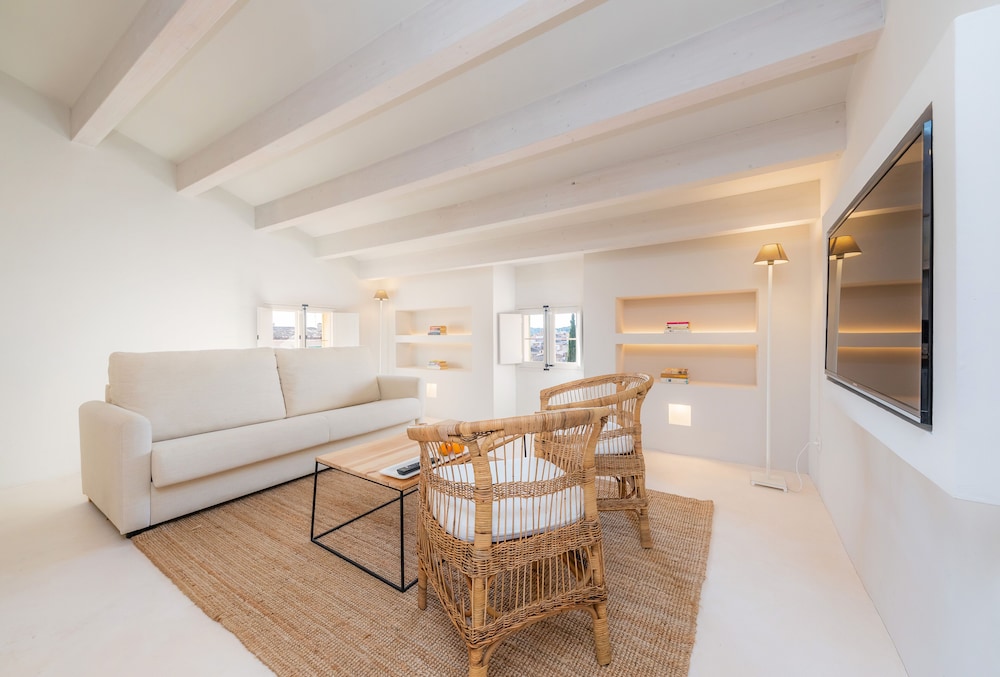 Yartan Boutique Hotel 24/28