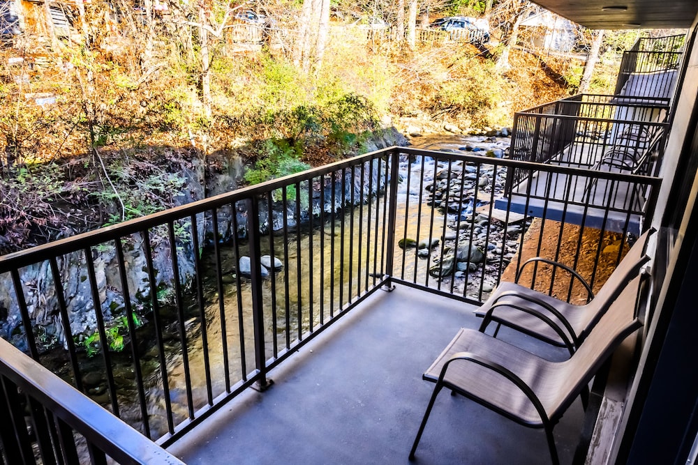 Bear Creek Inn Gatlinburg 8/41