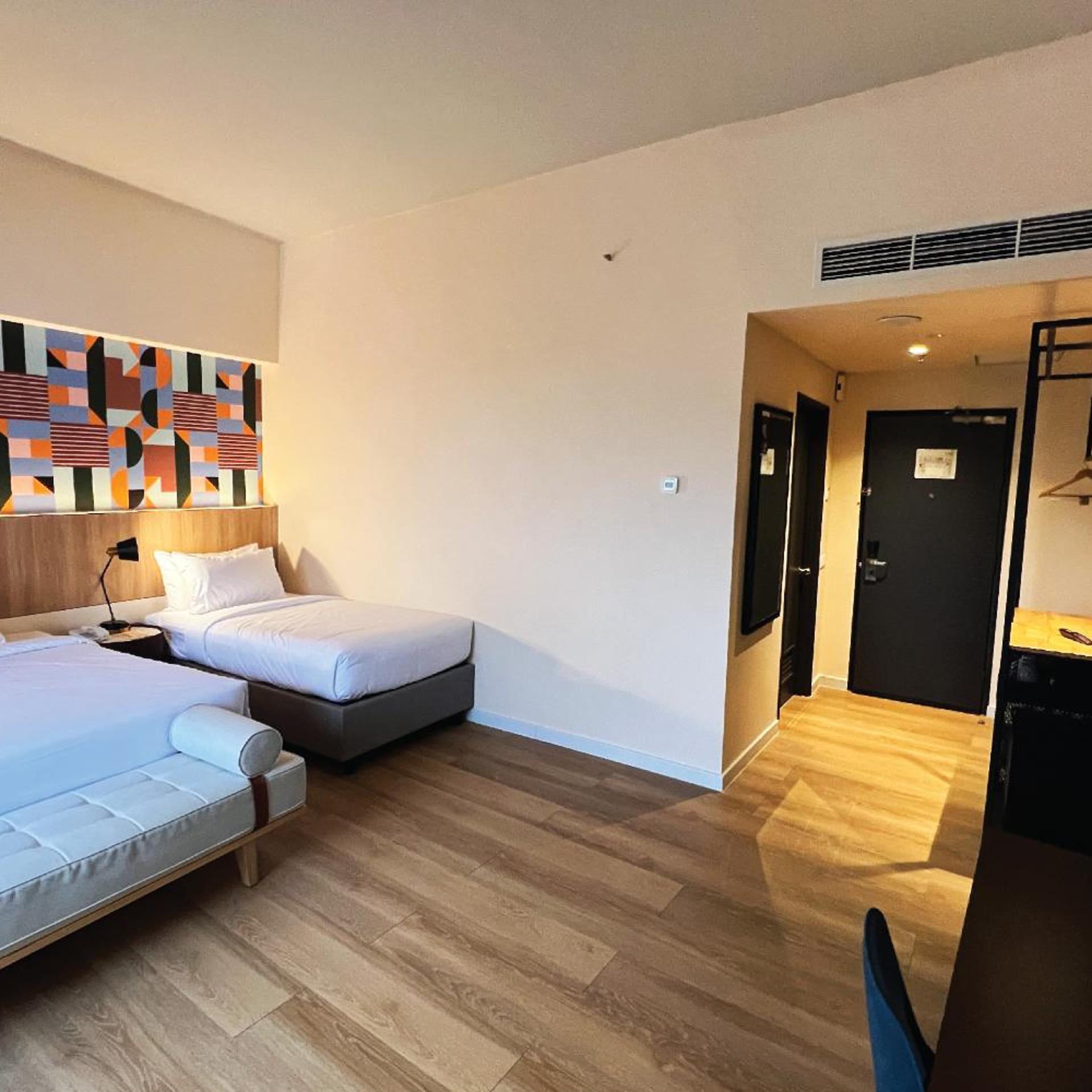 Groovy, Family, Single Bed