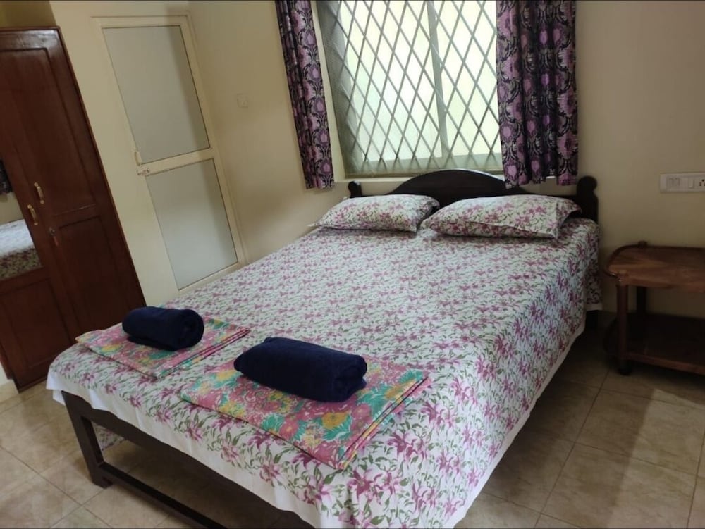DELUXE, DOUBLE BED
