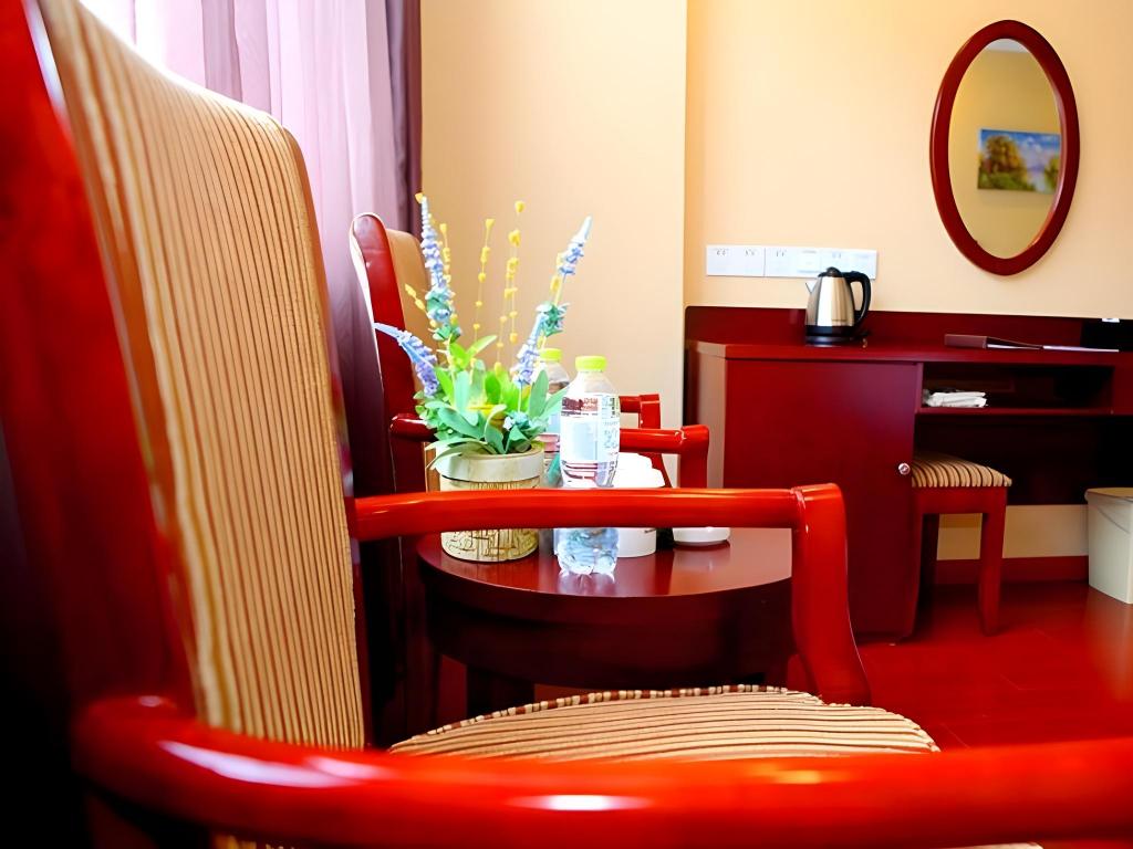 Greentree Inn Zhenjiang Science And Technology University Youth Square Express Hotel 35/41