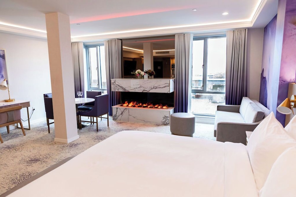 Iris Hotel Boston 32/48