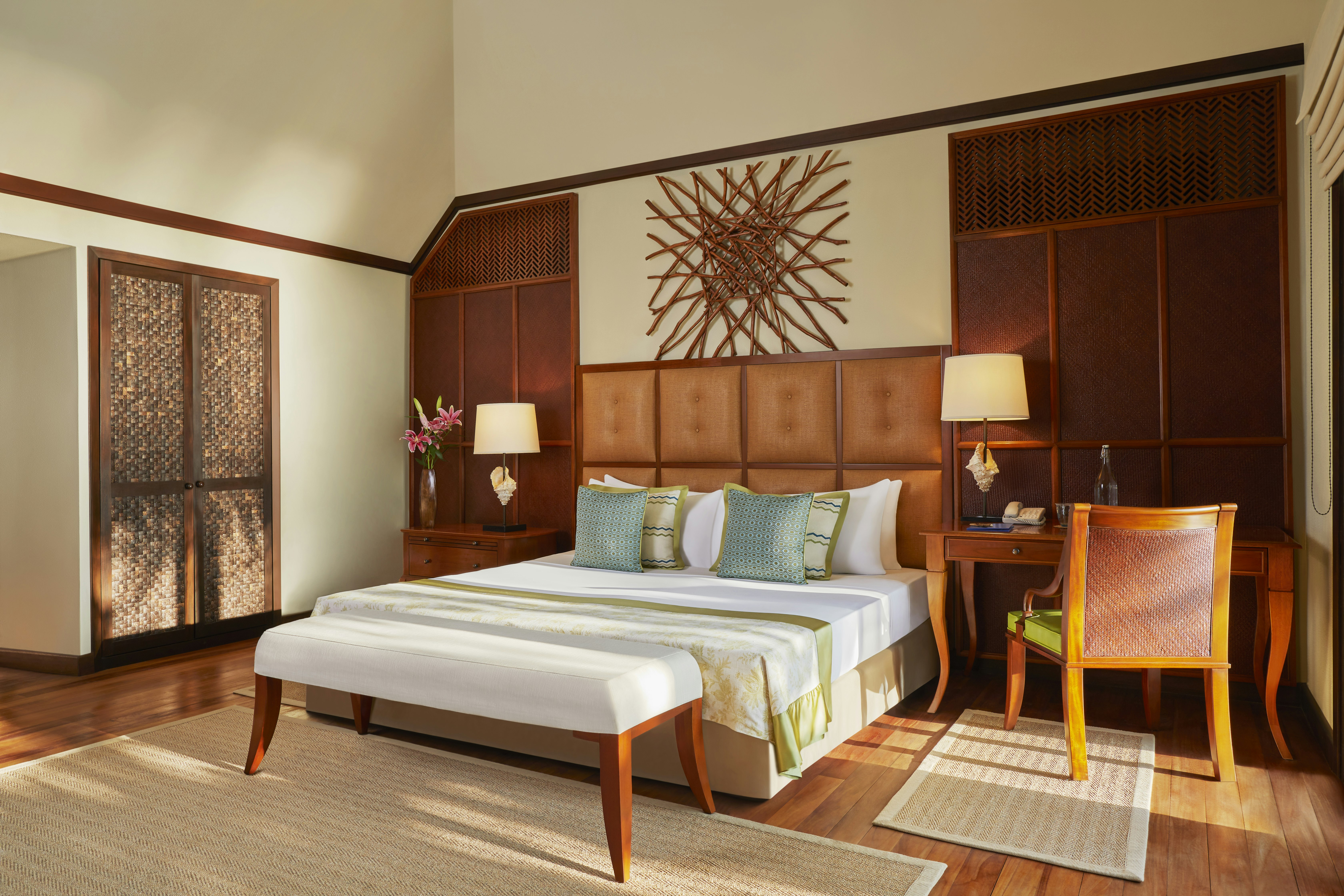 2 Bedrooms, Sunset, Suite, Beach Front, with Pool
