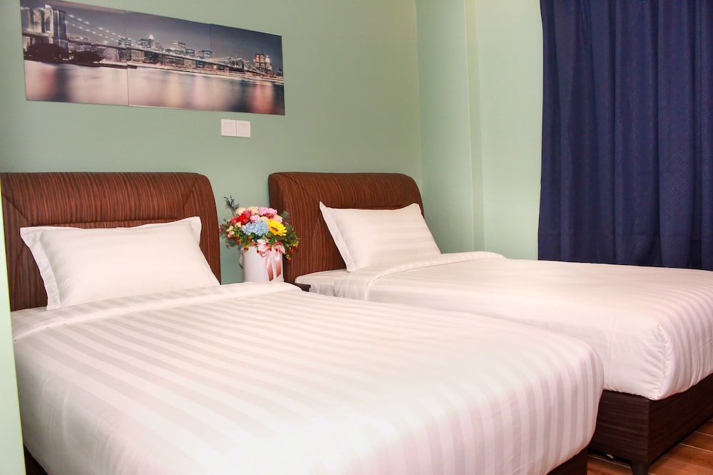 Good 9 Hotel - Bukit Dahlia 10/24