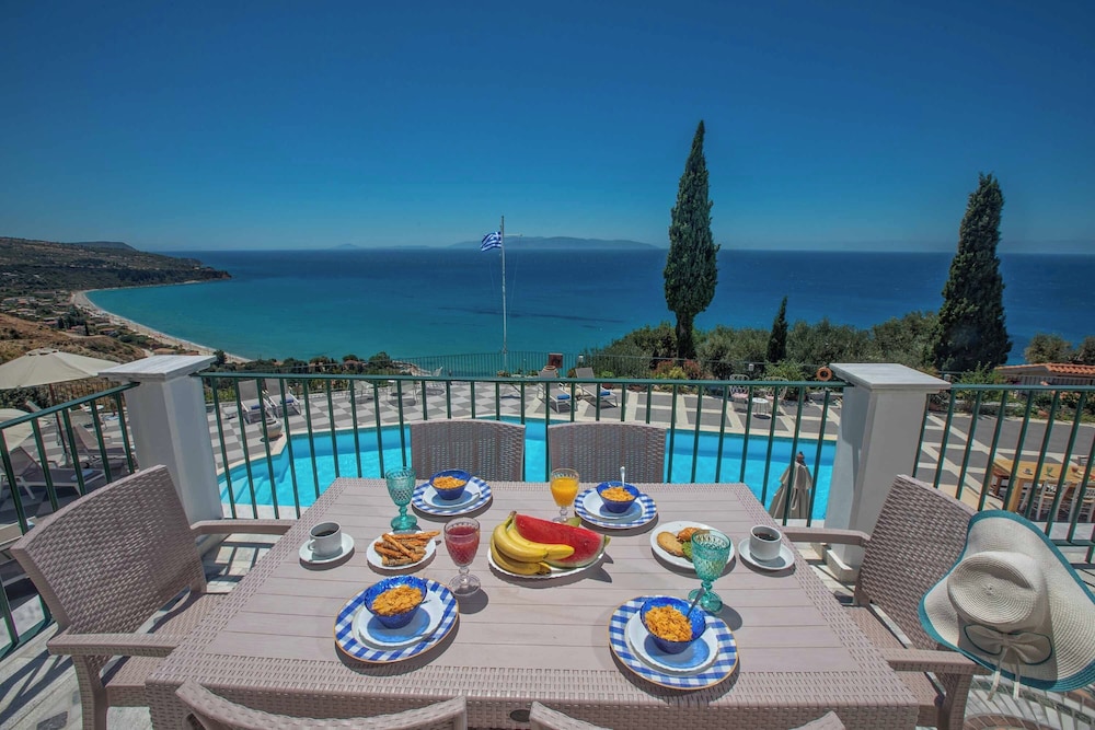 Garbis Villas 33/50