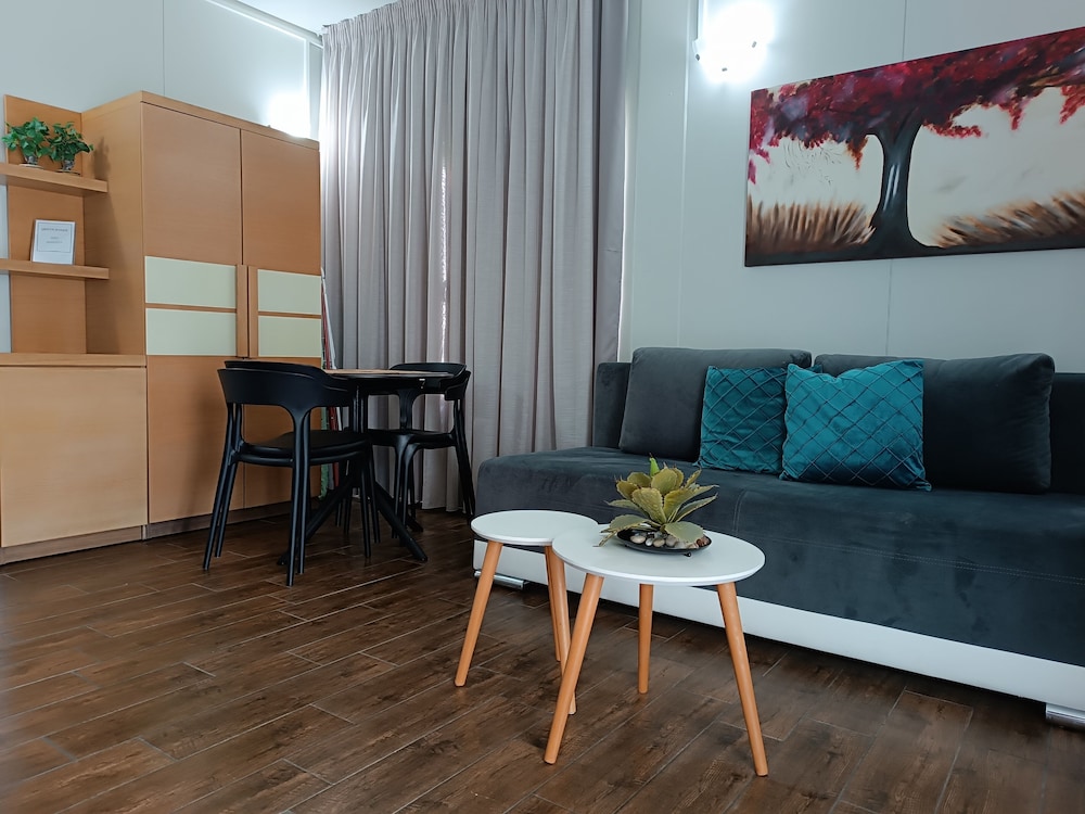 Elizabeth Queen Luxury Rooms 29/50