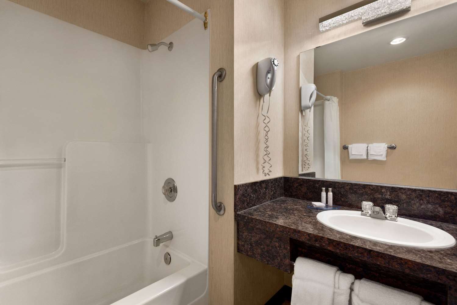 Travelodge By Wyndham Brandon 24/25