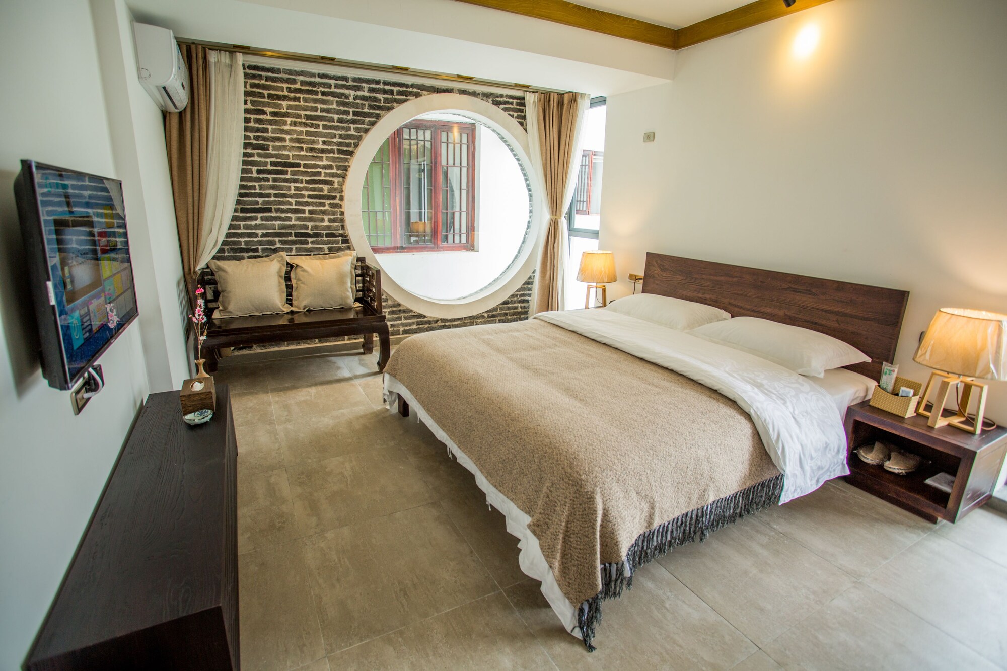 Superior, Queen Bed, Balcony