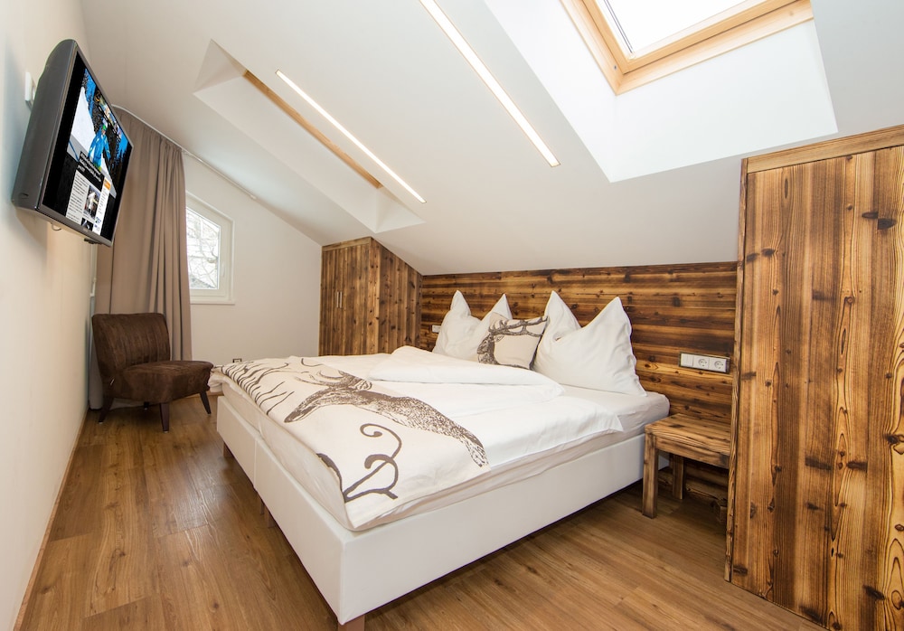 3 BEDROOMS, PENTHOUSE, TERRACE