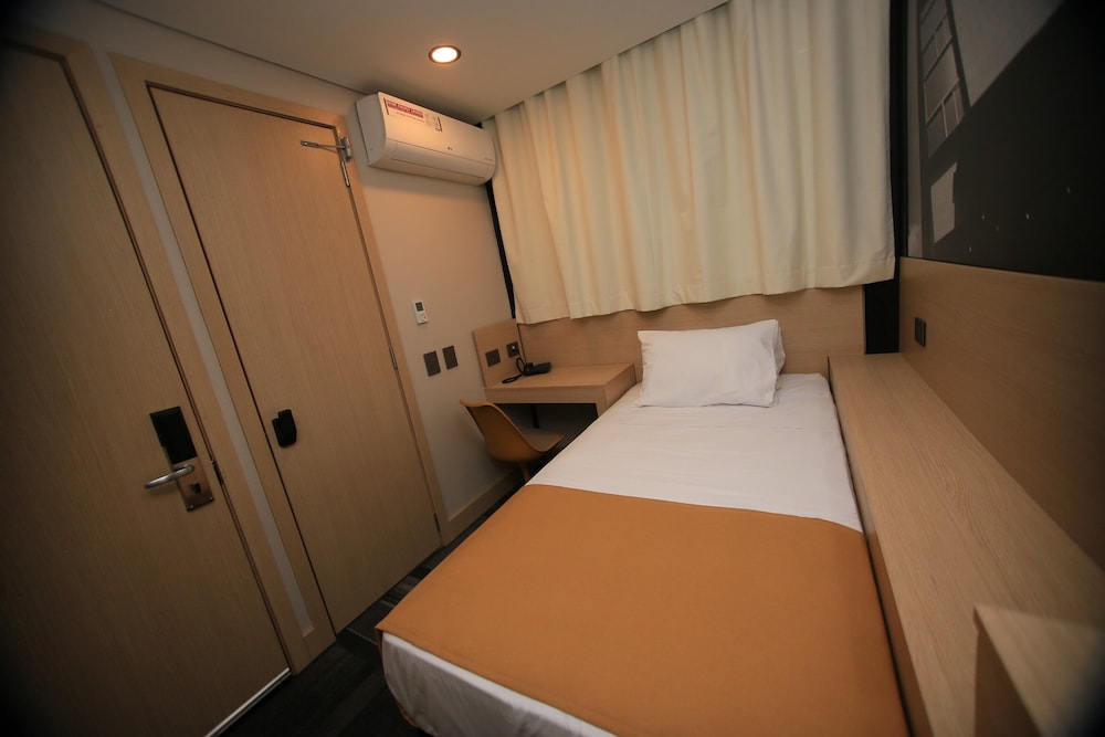 Hotel Ciudad Solar 10/50