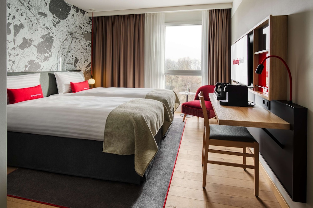 SUPERIOR, TWIN BEDS, AIRPORT VIEW