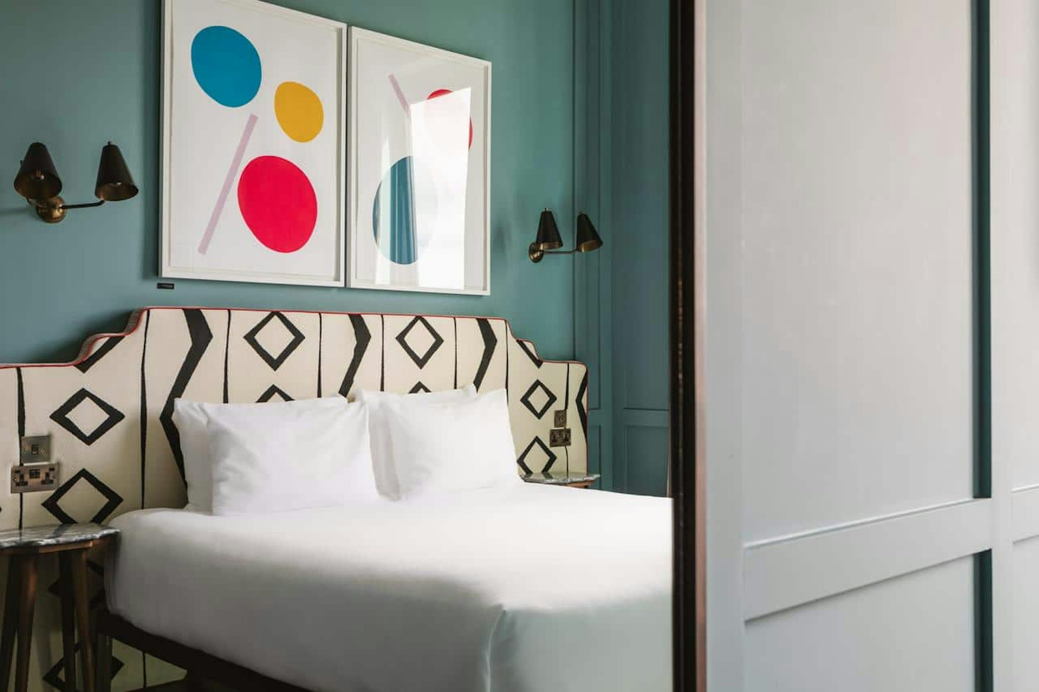 ROOM, DOUBLE BED