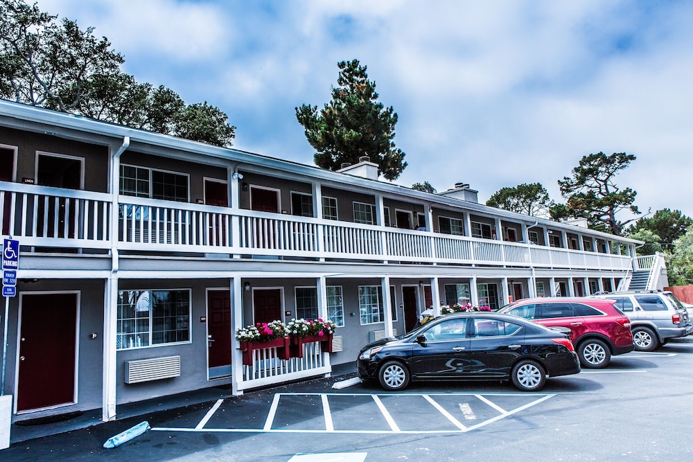 Pelican Inn Monterey Ca 61/69