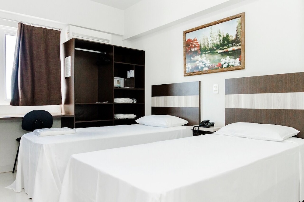 LA VITRE HOTEL 7/30