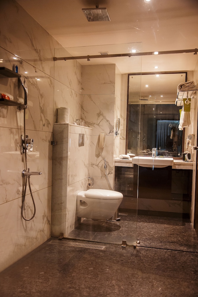 Radisson Lucknow City Center 63/64