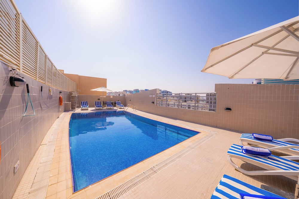 swimming pool spa