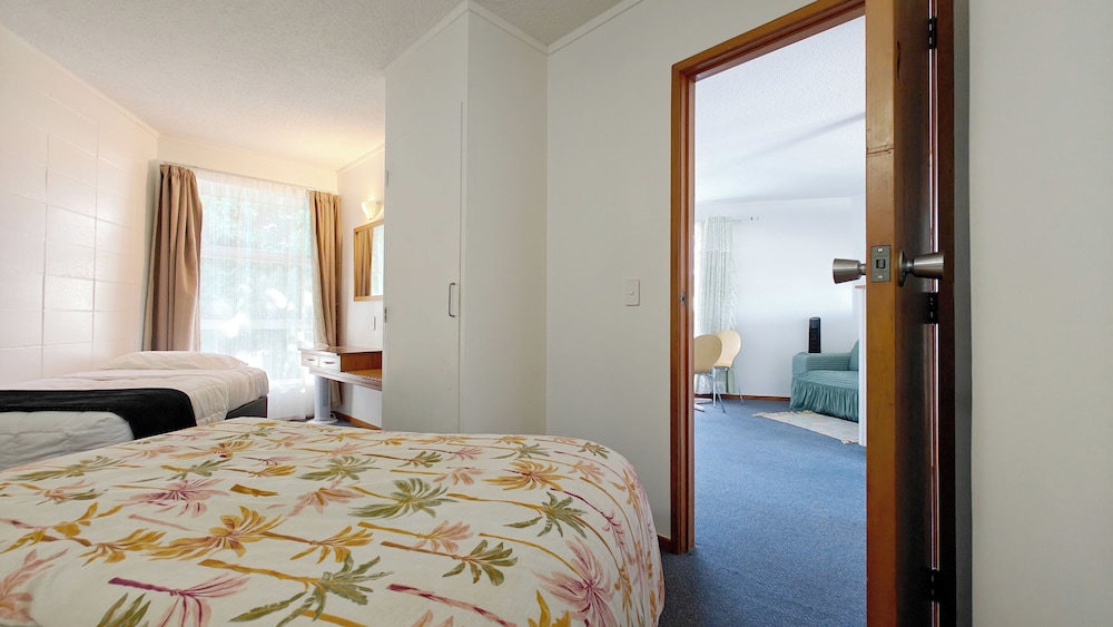Motel Six 18/55