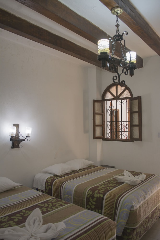 Hotel Ajau Colonial 27/50