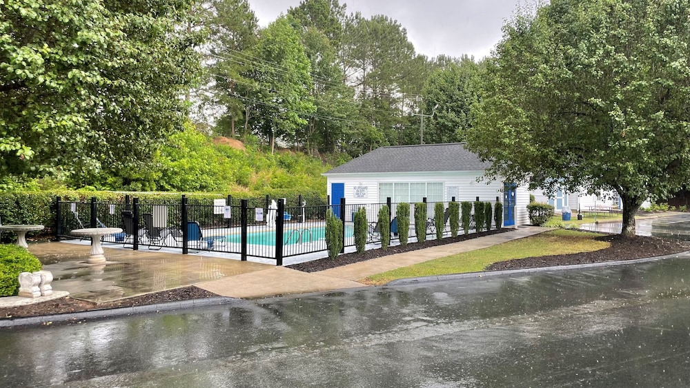 Baymont By Wyndham Greenwood 8/39