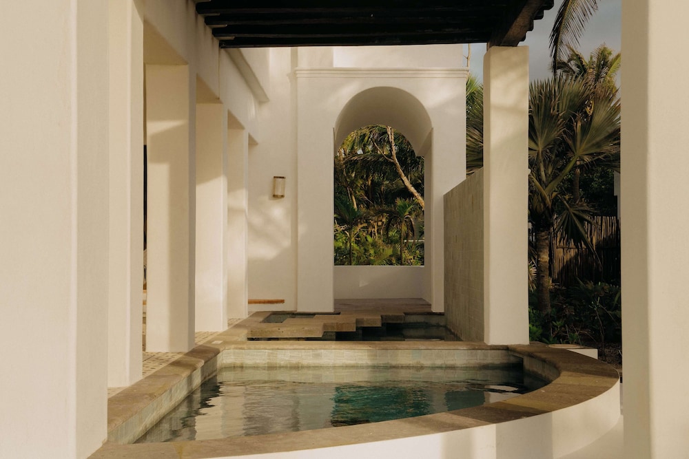 swimming pool spa