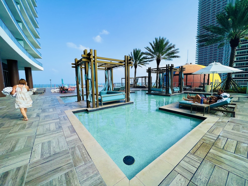 Lyfe Resort & Residences 38/66
