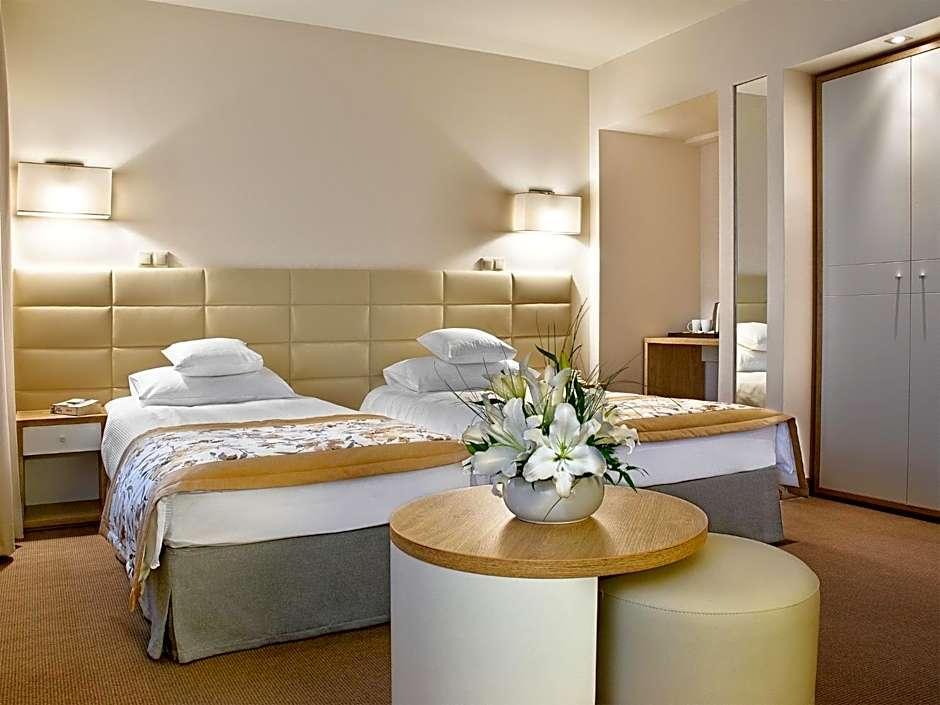 Hotel Petropol 25/25