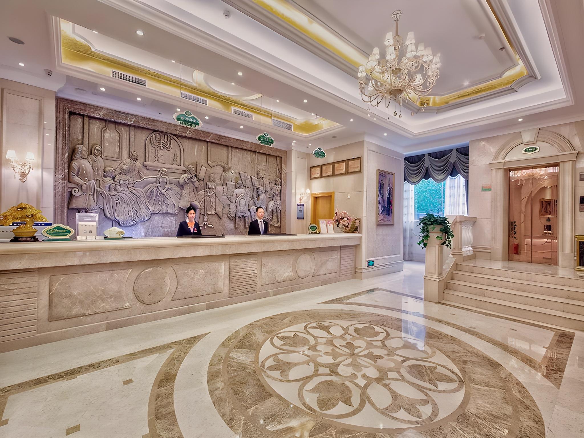 Vienna Hotel (Wuhan Lingjiaohu Wanda Metro Station) 15/54
