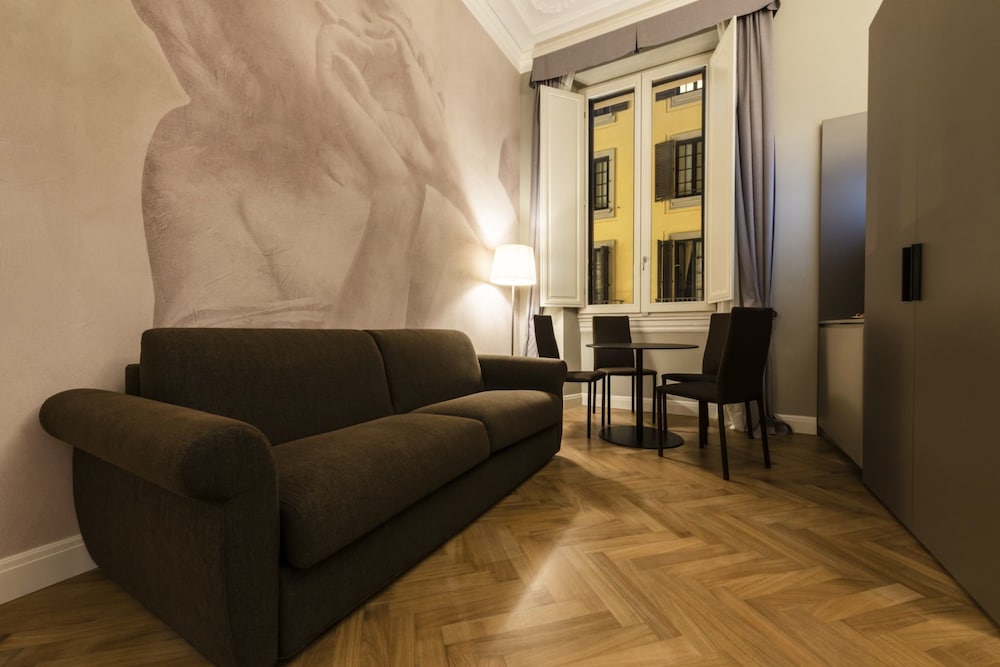 Daphne Guest Hause 30/41