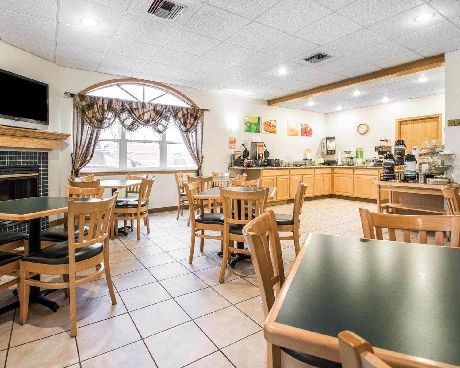 Quality Inn Mauston I-90 21/31